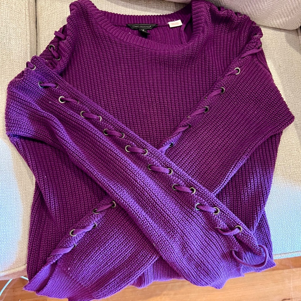 💜Like New!  Sweater purchased from local tween boutique
